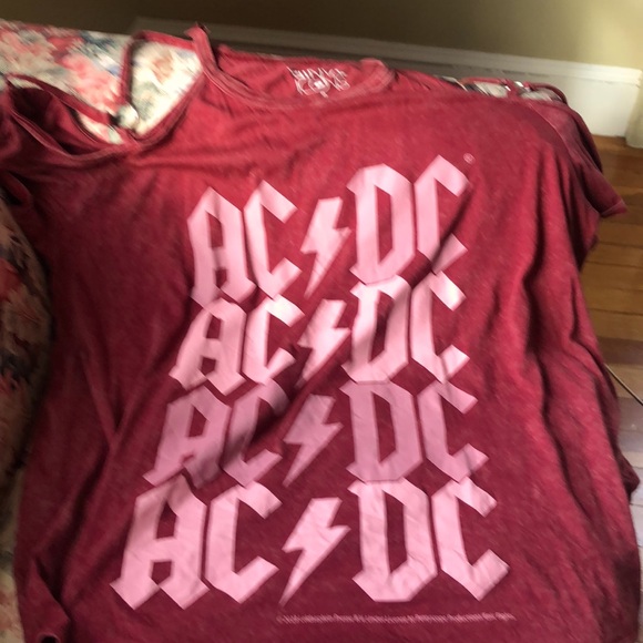 AC/DC ⚡️Torrid Vinyl Icon Tee size 3 - Picture 1 of 3